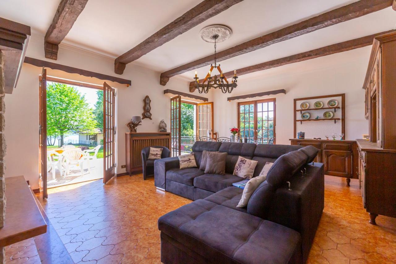 Villa Martine Au Bord Du Lac - Happy Rentals Кадреццате Экстерьер фото